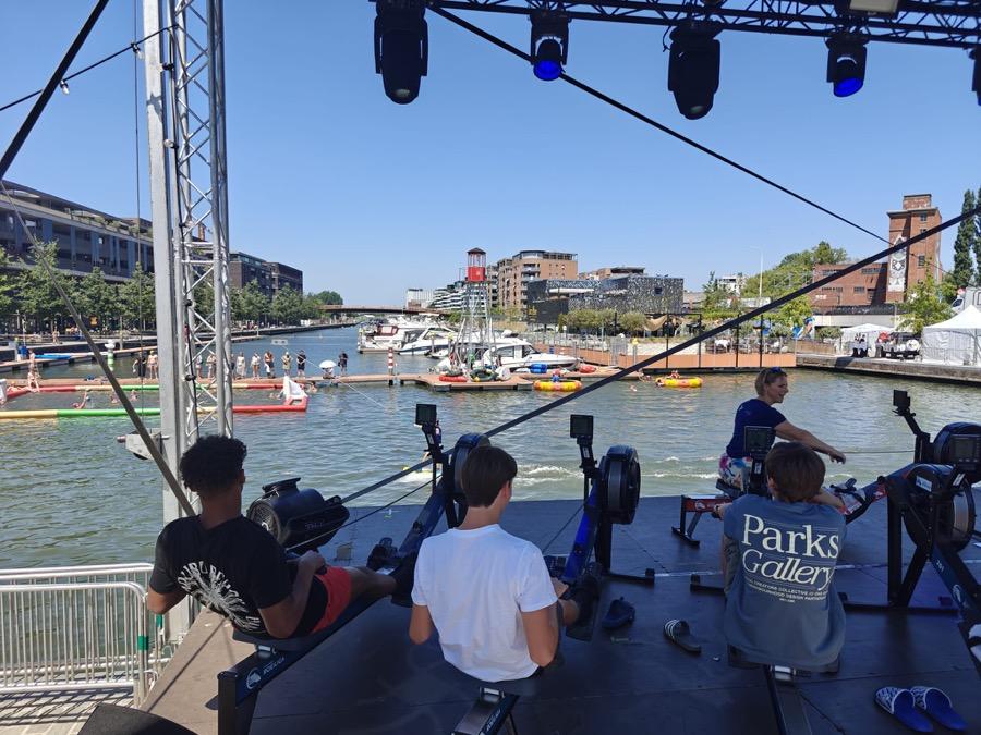 Roei-evenement van de Vlaamse Roeiliga aan de jachthaven