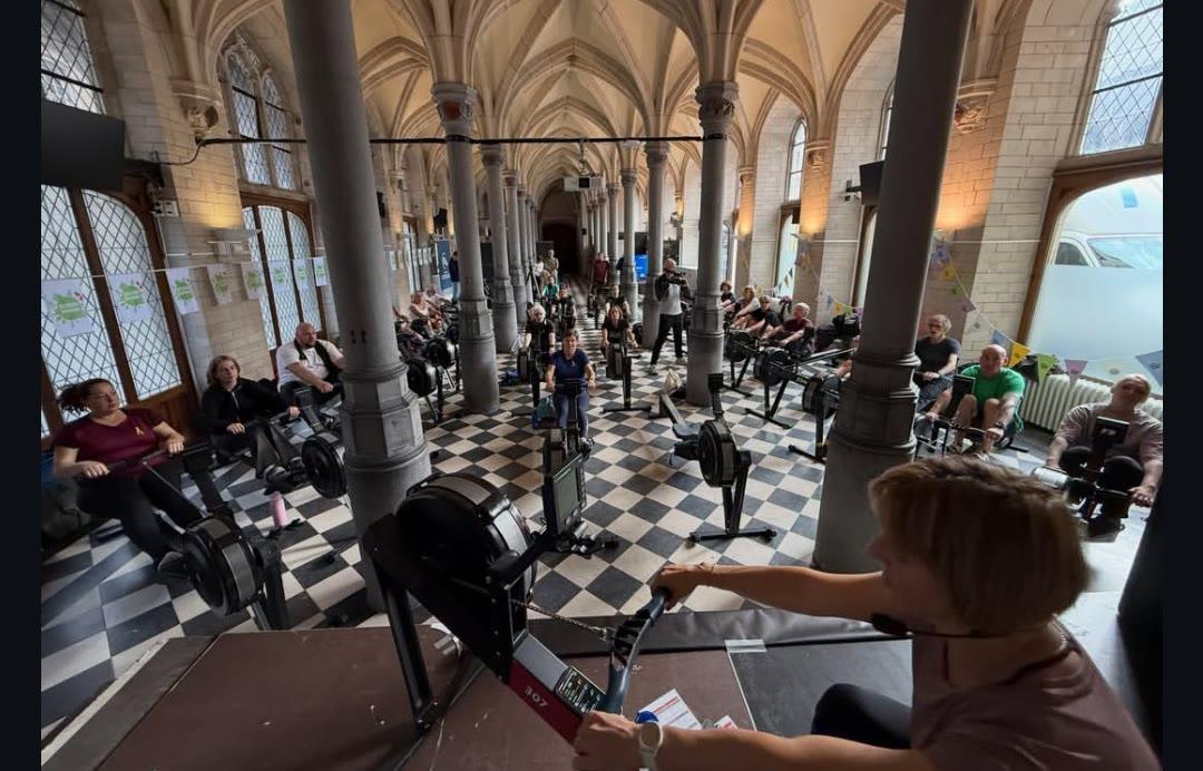 Roeiarena in het stadhuis van Mechelen tijdens de Dag tegen Kanker
